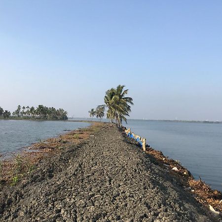 Baymaas Lake House Kochi Exterior photo