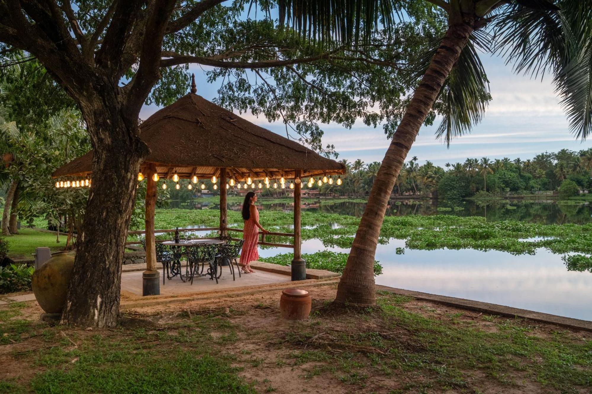 Baymaas Lake House Kochi Exterior photo