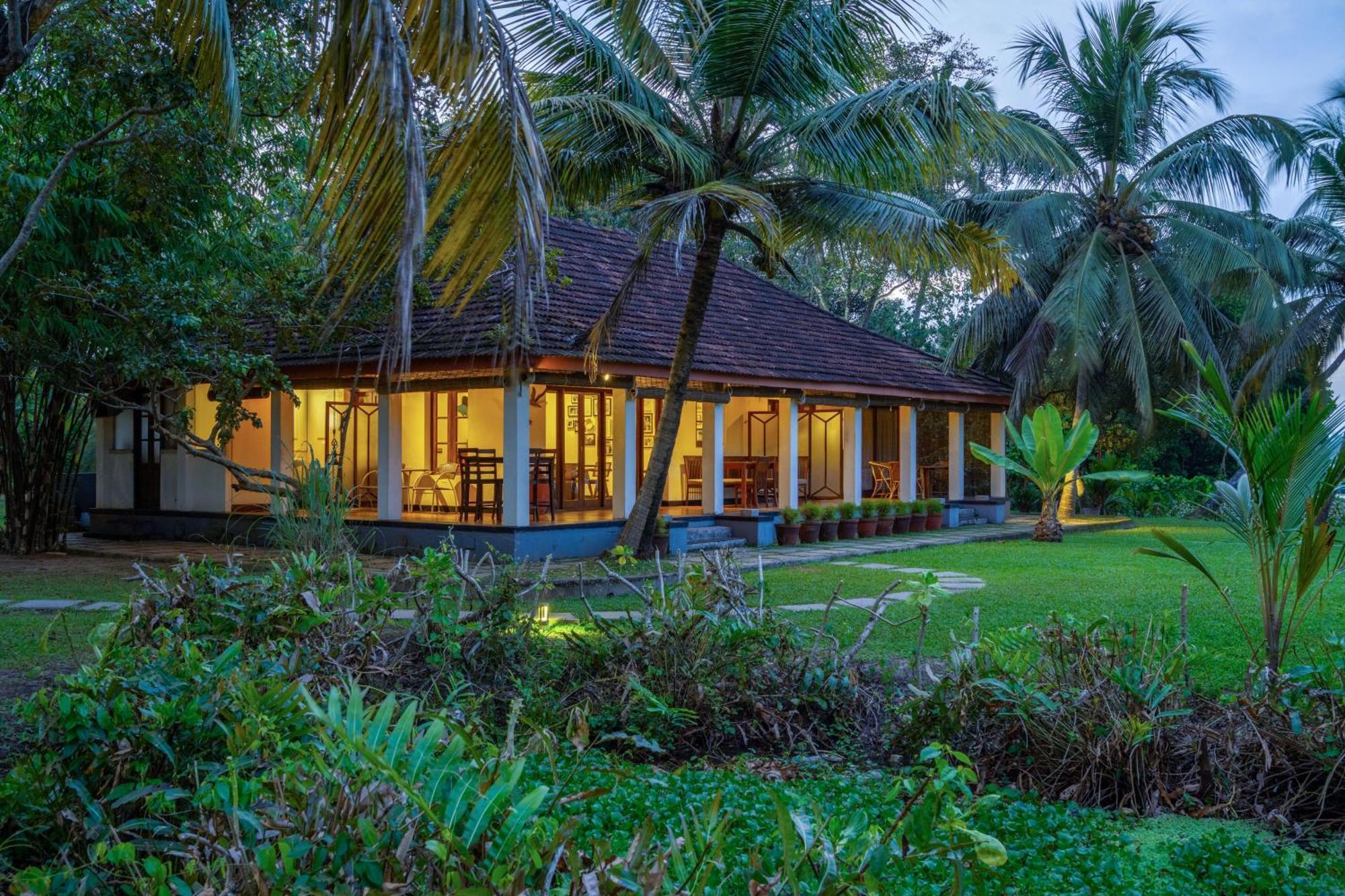 Baymaas Lake House Kochi Exterior photo