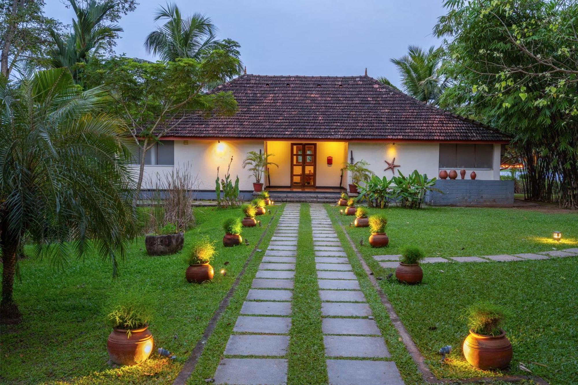 Baymaas Lake House Kochi Exterior photo