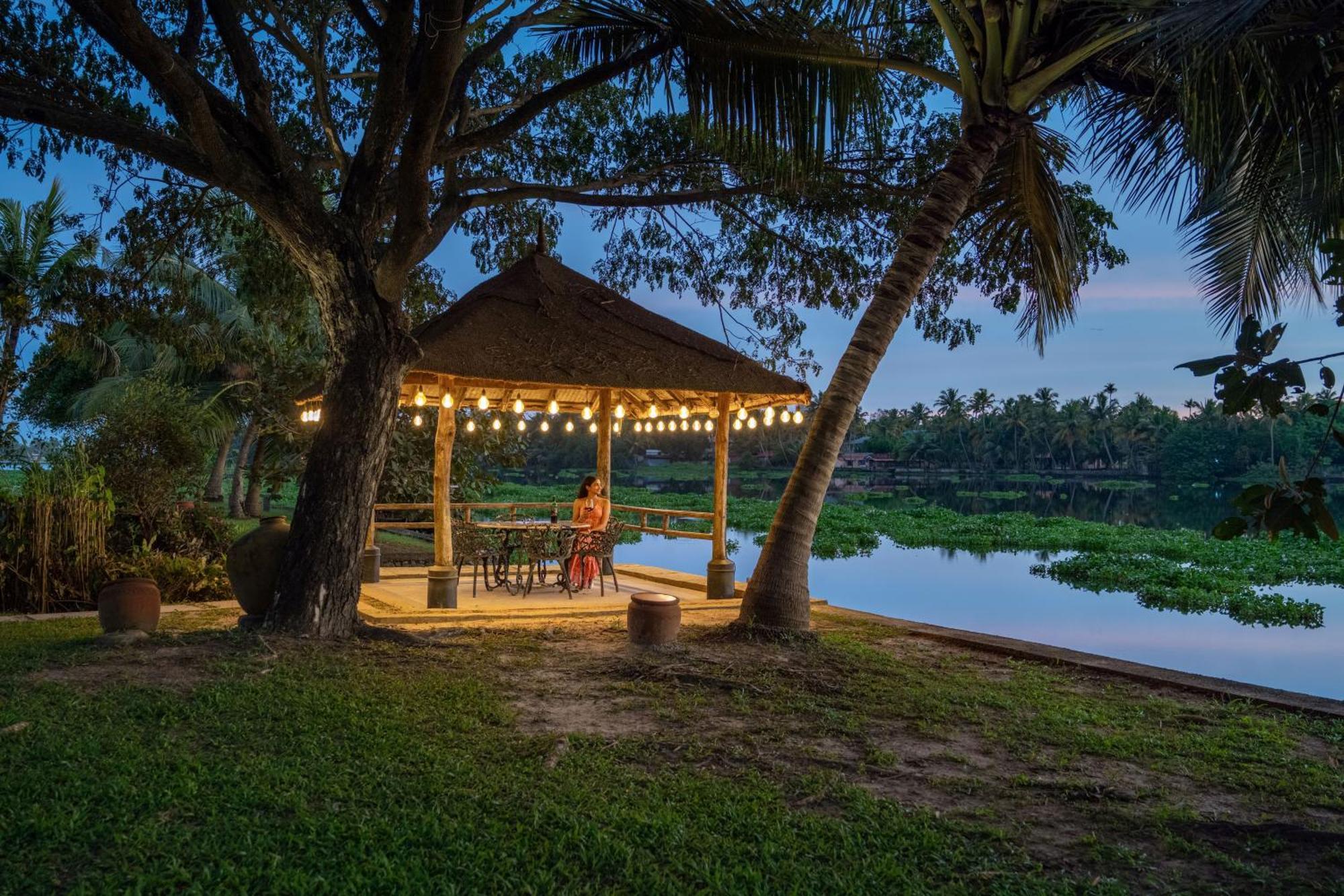 Baymaas Lake House Kochi Exterior photo