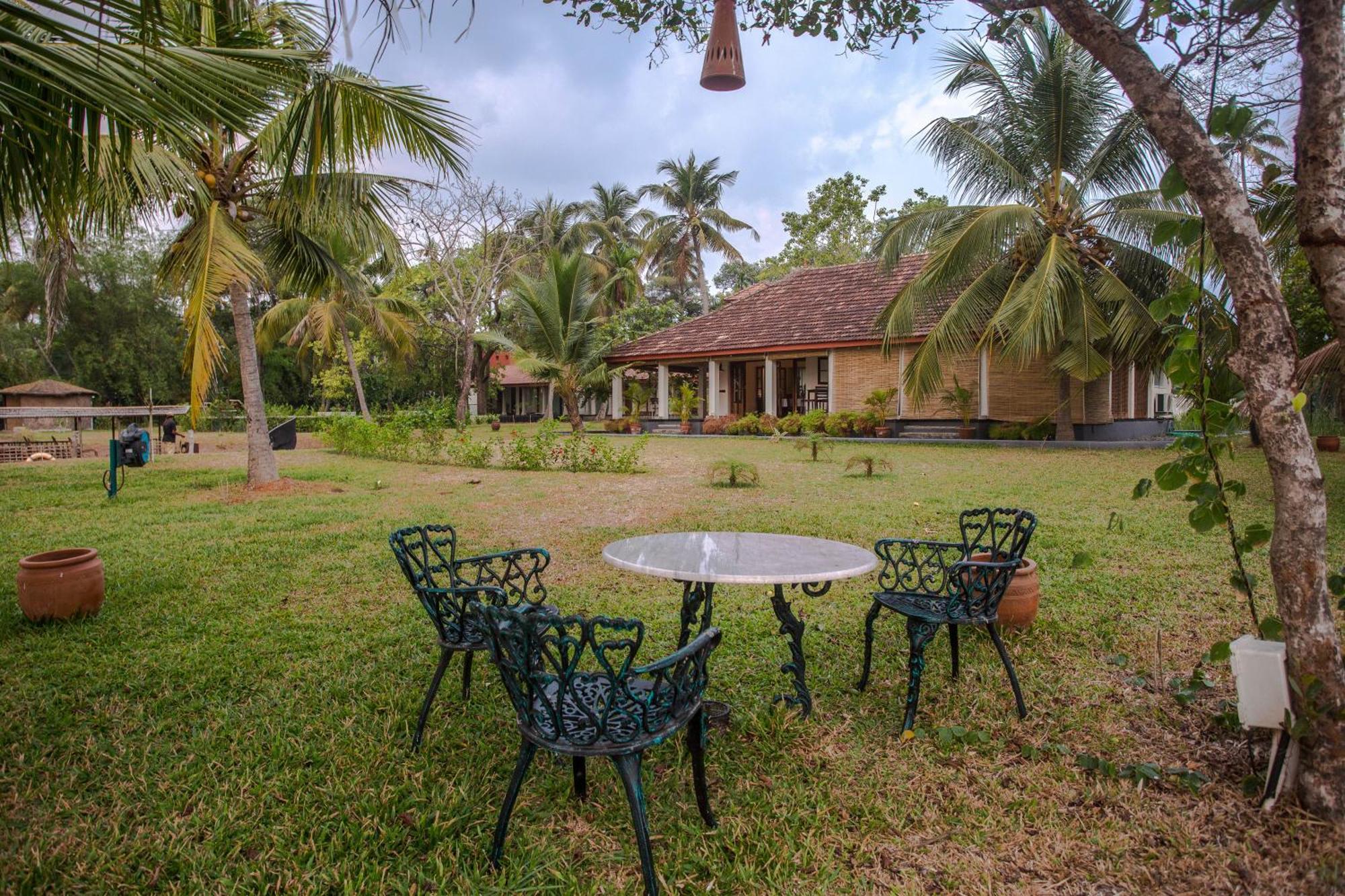 Baymaas Lake House Kochi Exterior photo