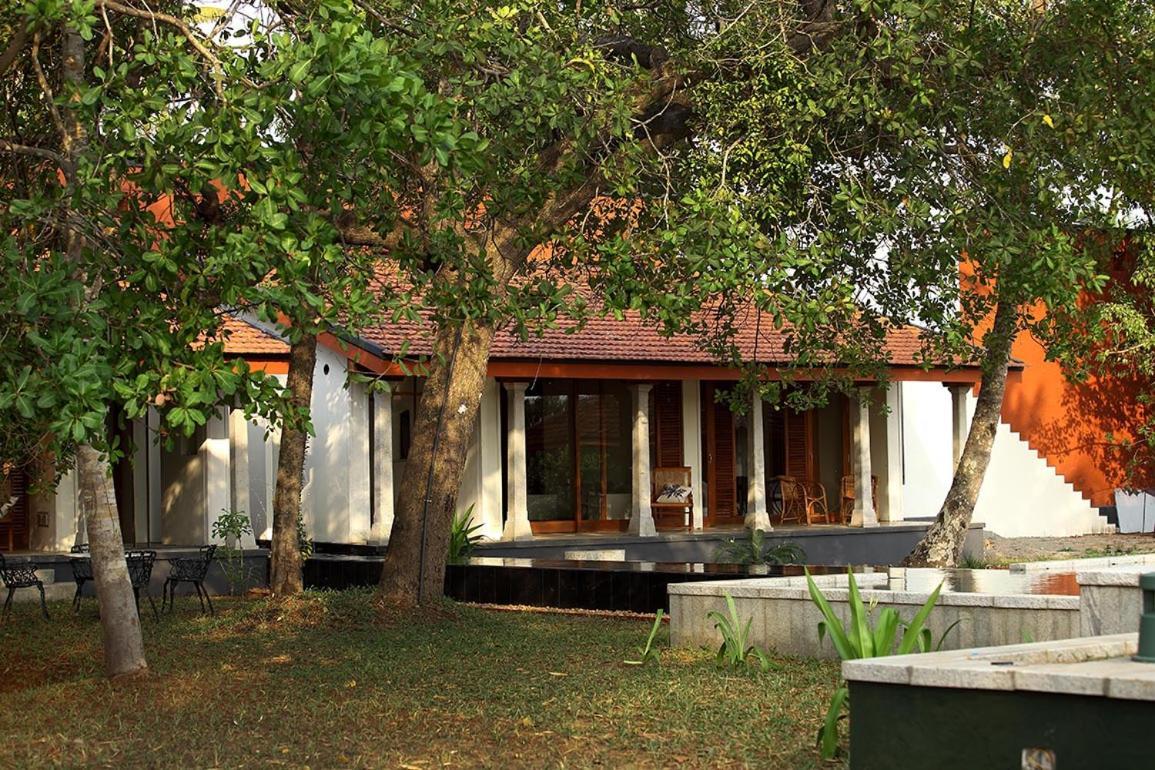Baymaas Lake House Kochi Exterior photo
