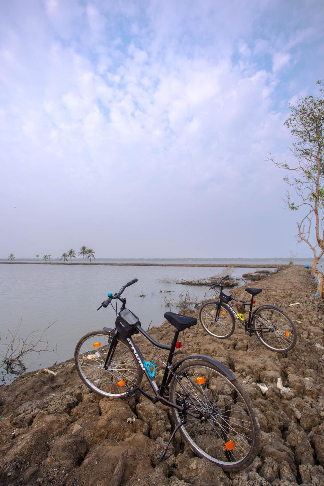 Baymaas Lake House Kochi Exterior photo