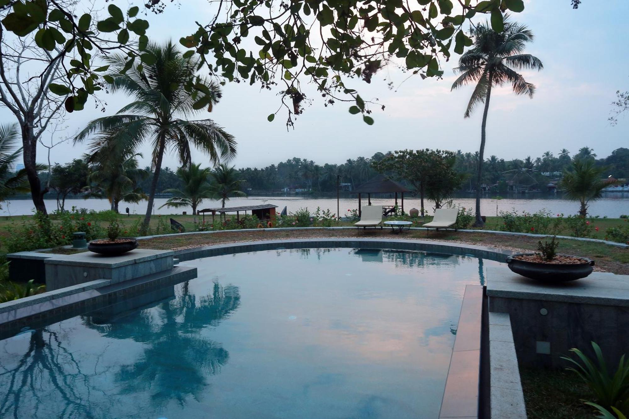 Baymaas Lake House Kochi Exterior photo
