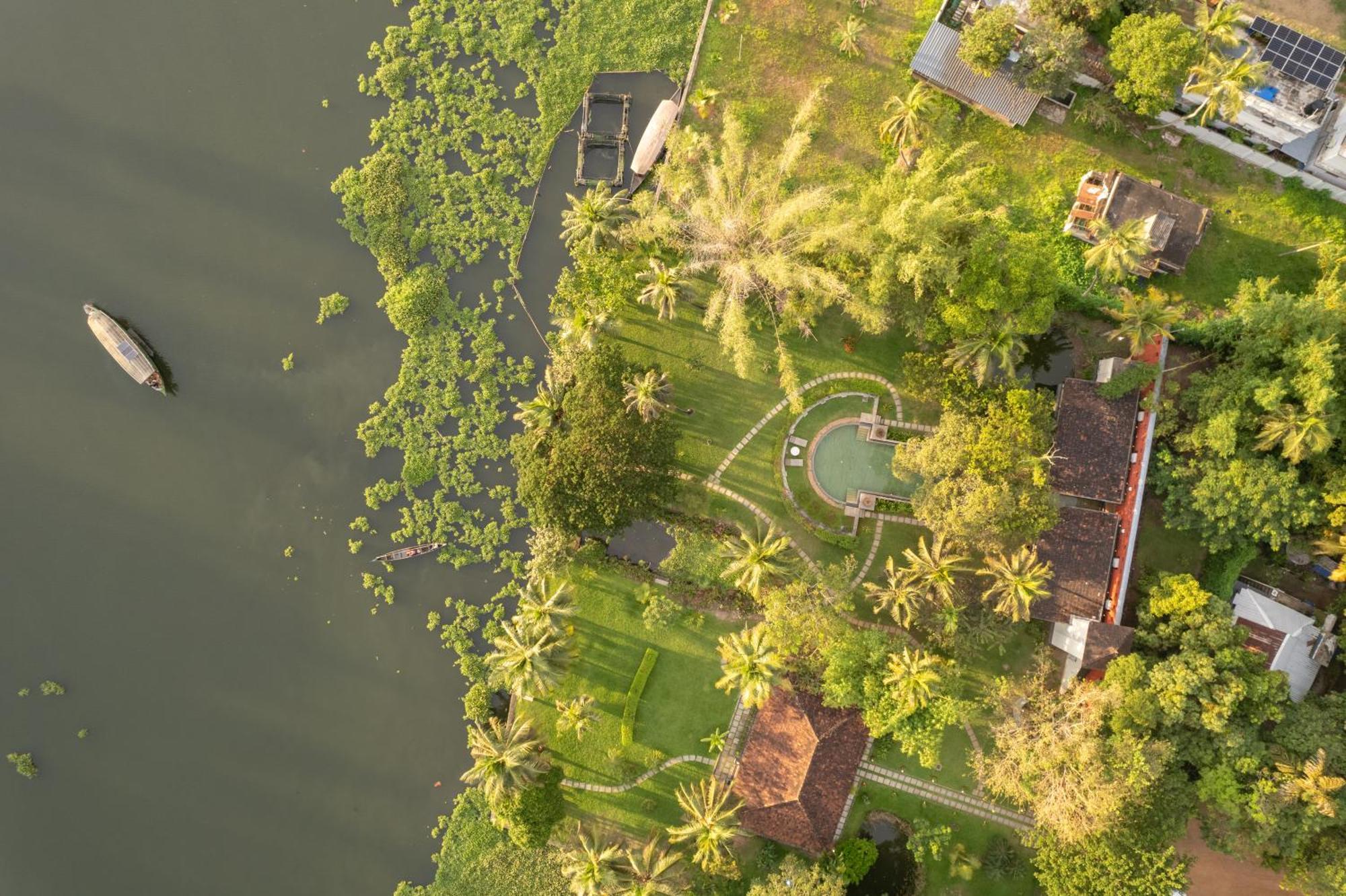 Baymaas Lake House Kochi Exterior photo
