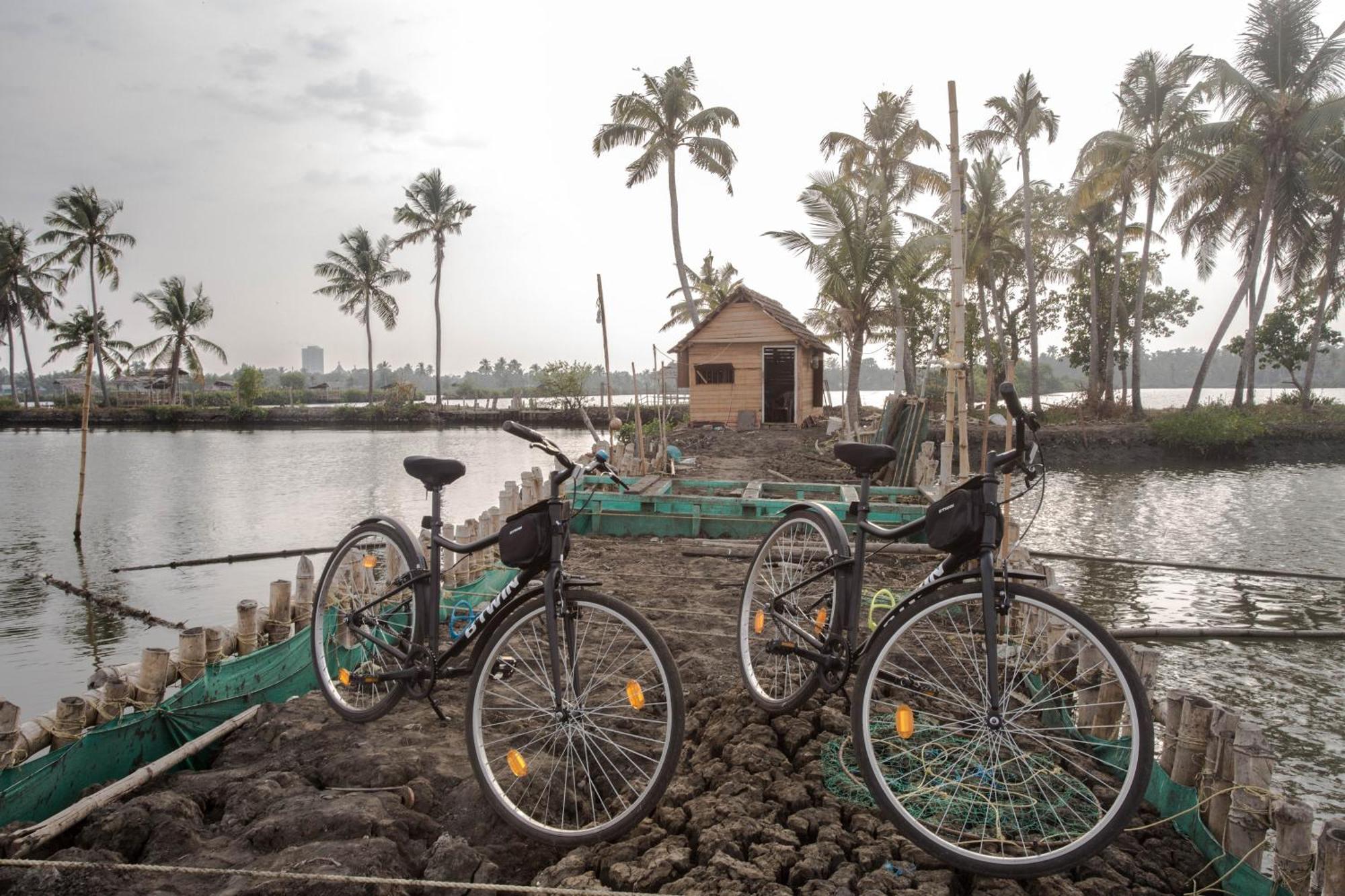 Baymaas Lake House Kochi Exterior photo