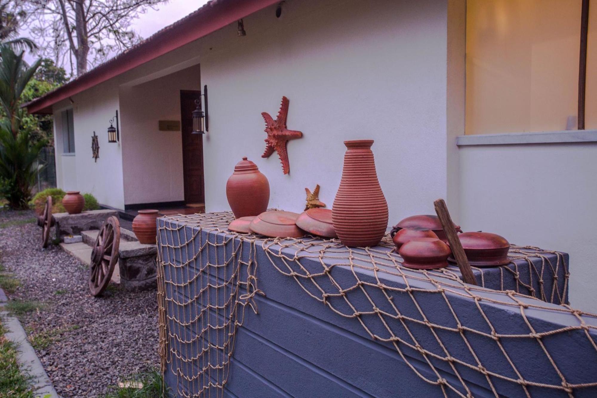 Baymaas Lake House Kochi Exterior photo