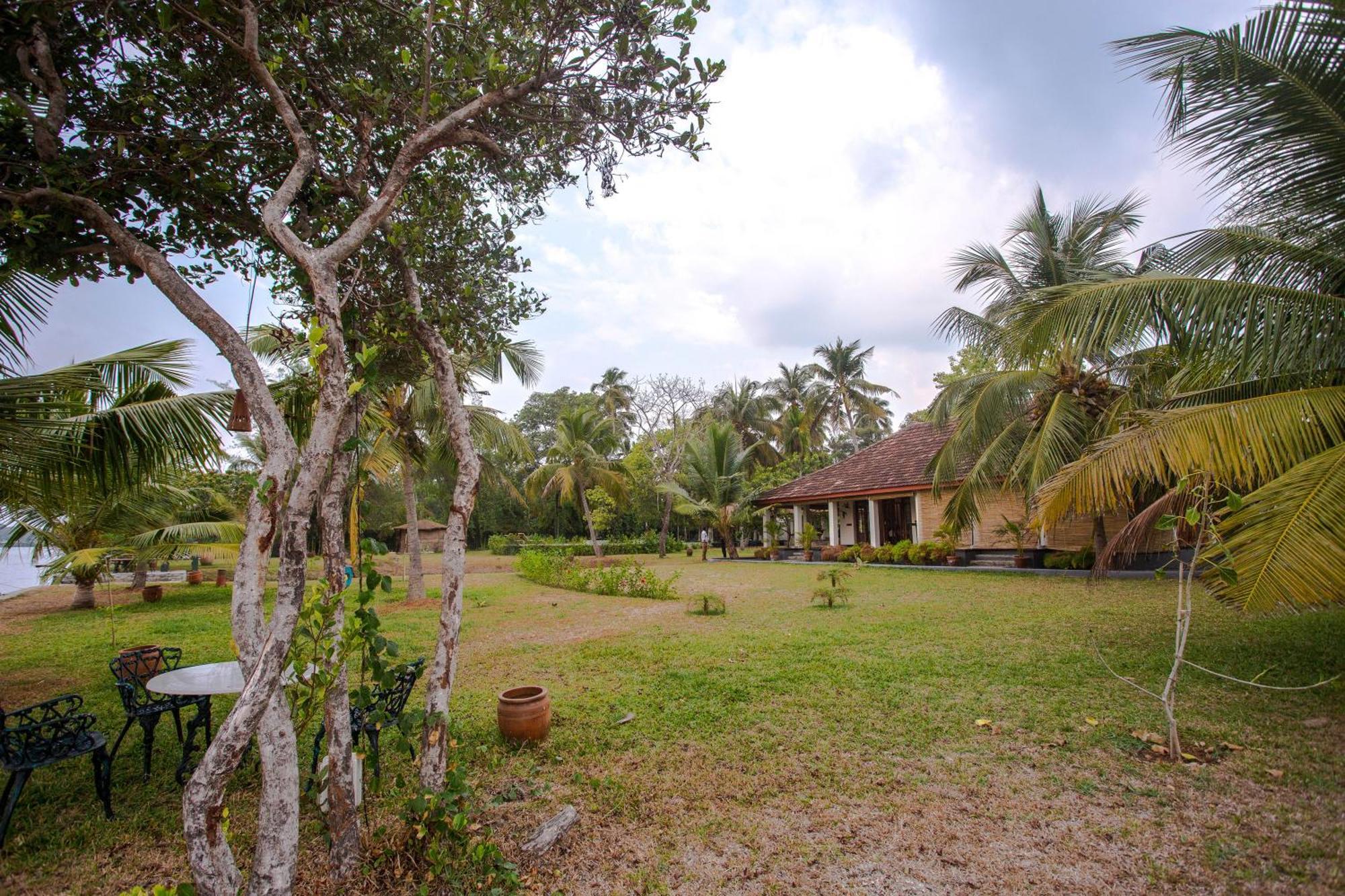 Baymaas Lake House Kochi Exterior photo