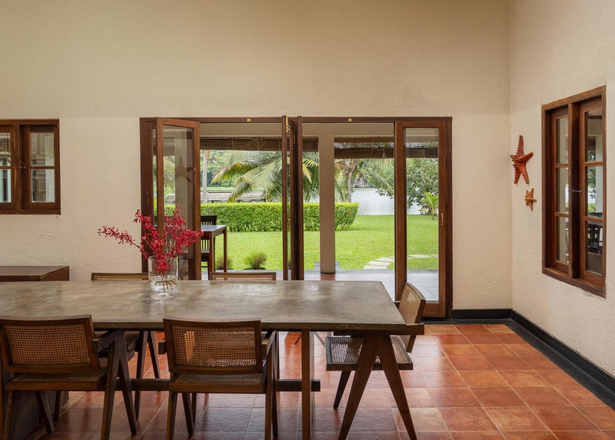Baymaas Lake House Kochi Exterior photo