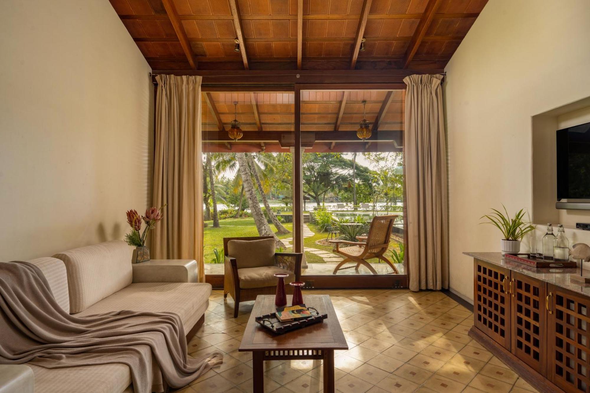 Baymaas Lake House Kochi Exterior photo