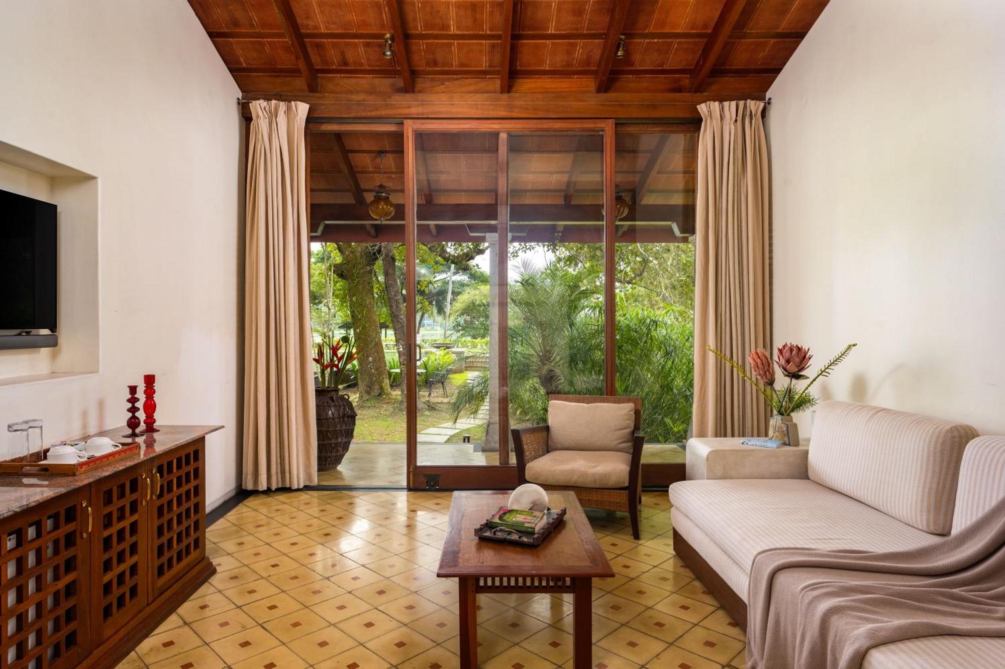 Baymaas Lake House Kochi Exterior photo